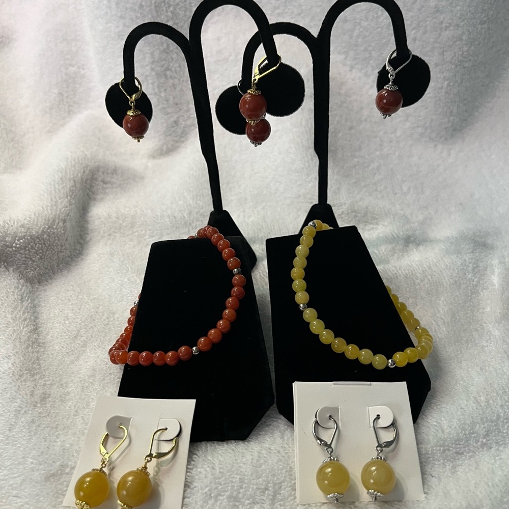 Elegant Beaded Jewelry Set in Red and Yellow